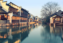 Is it better to stay in a scenic area in Wuzhen or outside? Is it better to stay in a scenic area in