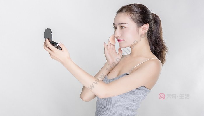 Dangers of using concealer every day How to use concealer(图3) The dangers of using concealer every day