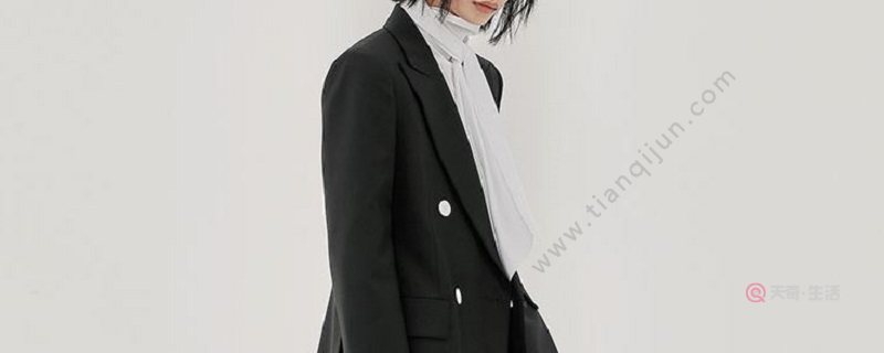Is a small suit suitable for a fat person? What kind of suit should a fat person wear?(图1) Are small suits suitable for fat people?